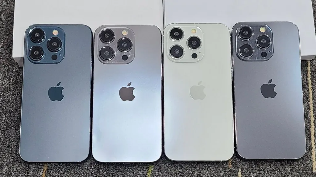 ブルームバーグ：iPhone 15 Proは約10%軽量化されるものの、バッテリー駆動時間は長くなると予想c