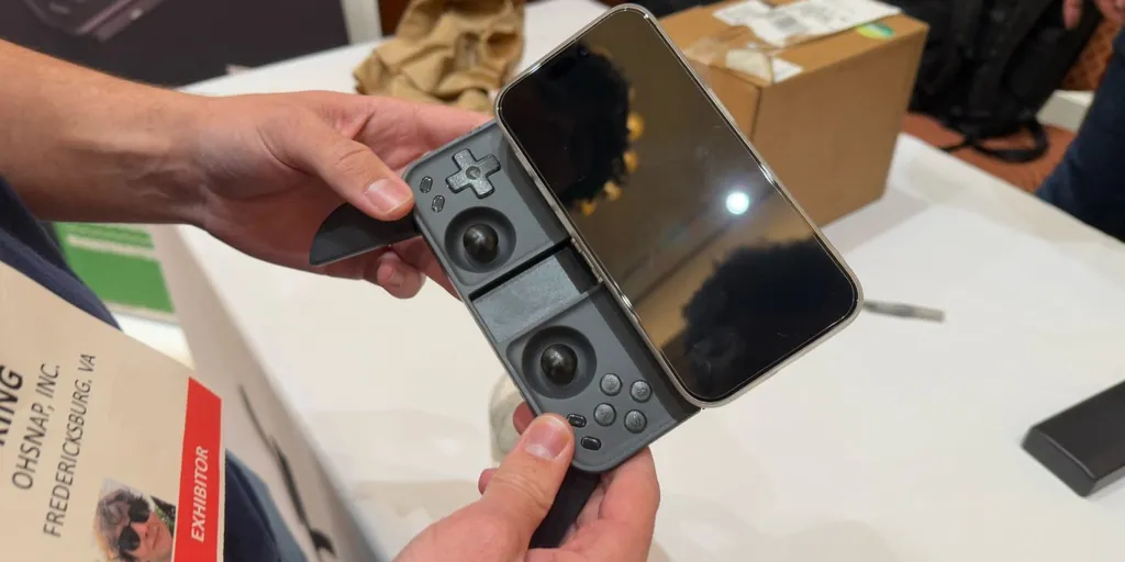この新しいMagSafeゲームコントローラーは、外出先でのiPhoneゲームを驚くほど簡単にしますc